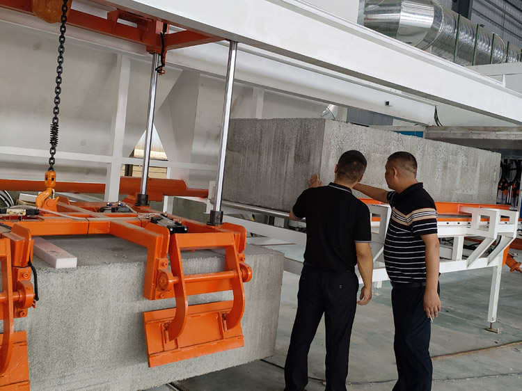 無機(jī)塑化微孔保溫板