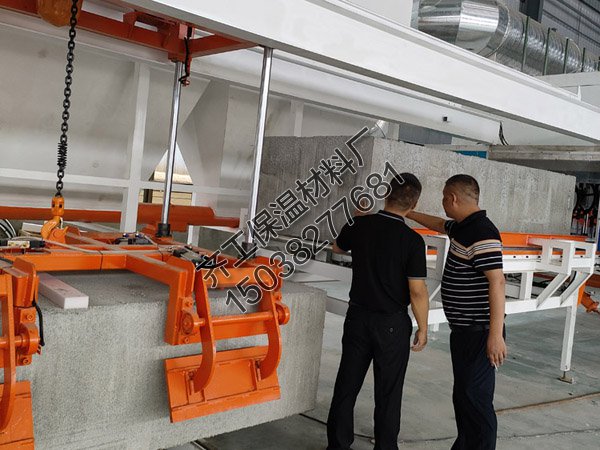 在購(gòu)買勻質(zhì)板時(shí)需要注意以下幾個(gè)問題